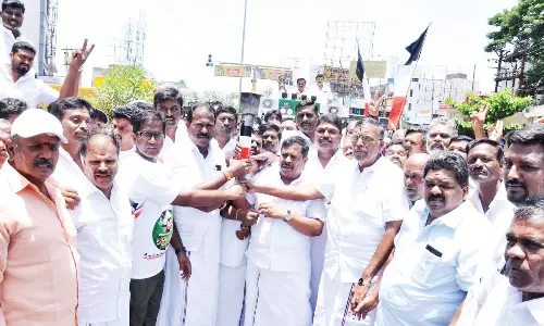 மதுரையில் 20-ம் தேதி அ.தி.மு.க. எழுச்சி மாநாடு:வெற்றி ஜோதி தொடர் ஓட்டத்திற்கு தருமபுரியில் சிறப்பான வரவேற்பு