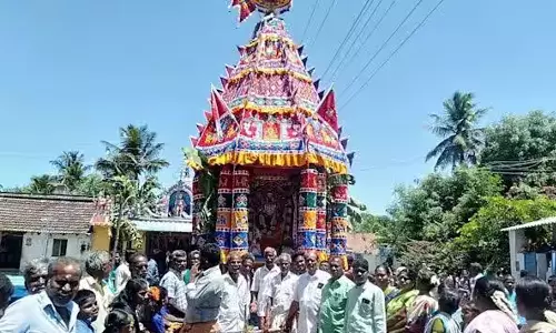 தேரோட்டதை வடம் பிடித்து தொடங்கி வைத்த பிரெஞ்சு கவர்னர்கள்