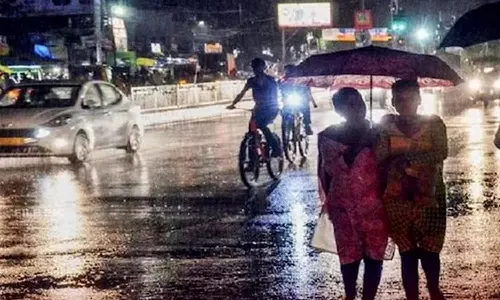 சென்னை மற்றும் புறநகர் பகுதிகளில் வெளுத்து வாங்கிய கனமழை