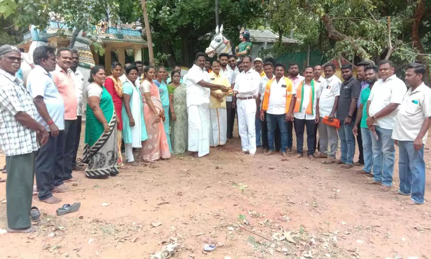 கருவடிக்குப்பம் அய்யனார் கோவில் பகுதியில் புனித மண் எடுக்கும் நிகழ்ச்சி கருவடிக்குப்பம் அய்யனார் கோவில் பகுதியில் புனித மண் எடுக்கும் நிகழ்ச்சி