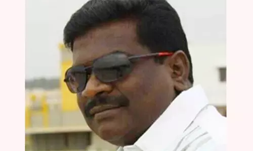 பல்லடத்தில் மாணவிக்கு பாலியல் தொல்லை- தலைமறைவான பேராசிரியருக்கு போலீஸ் வலைவீச்சு