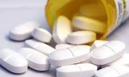 மாணவிகளுக்கு குடற்புழு நீக்க மாத்திரைகள்