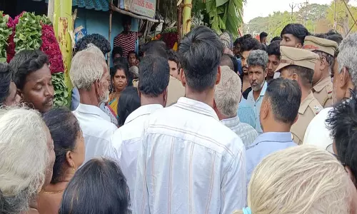 மர்ம கும்பலால் தாக்கப்பட்டு உயிரிழந்த  கடலூர் வாலிபர் உடலை ஒப்படைக்க உறவினர்கள் மறுப்பு: போலீசாருடன் கடும்வாக்குவாதம்