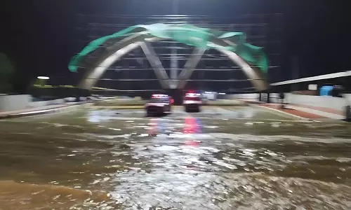 கிளாம்பாக்கம் புதிய பஸ் நிலையம் முன்பு மழைநீர் தேங்க காரணம் என்ன?- ரூ.13 கோடியில் புதிய கால்வாய் அமைக்க திட்டம்