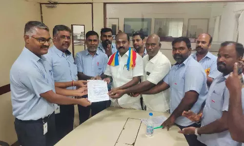 ஊதிய உயர்வு பேச்சு வார்த்தையை உடனே தொடங்க வேண்டும்