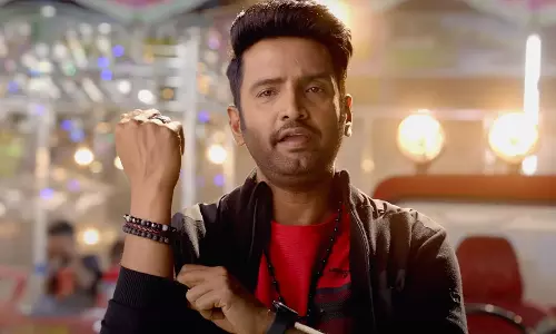 நான் இல்லாதபோது என் ஆள்மேல கைவச்சயாமே- கவனம் ஈர்க்கும் சந்தானம் பட டீசர்