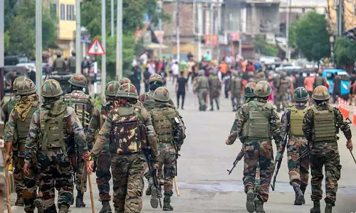 மணிப்பூரில் மீண்டும் வன்முறை- 3 இளைஞர்கள் சுட்டுக்கொலை