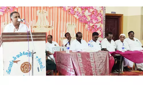 உடன்குடி வாரச்சந்தையை தினசரி சந்தையாக மாற்ற வேண்டும் - வியாபாரிகள் சங்க ஆண்டுவிழா கூட்டத்தில்  தீர்மானம்