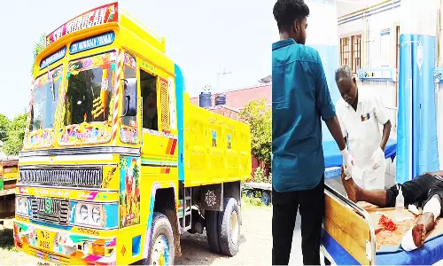 டிப்பர் லாரி மோதி 3 பேர் படுகாயம்