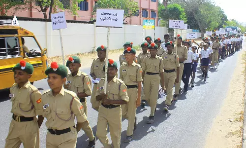 பாளையில் பிளாஸ்டிக் ஒழிப்பை வலியுறுத்தி என்.சி.சி. மாணவர்கள் விழிப்புணர்வு பேரணி