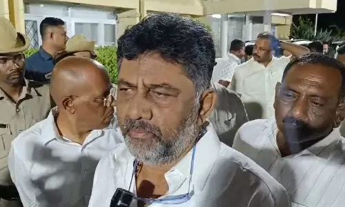 தமிழகத்துக்கு தண்ணீர் திறக்கும் முடிவை மறுபரிசீலனை செய்ய காவிரி ஆணையத்திடம் முறையிடுவோம்- டி.கே.சிவகுமார்