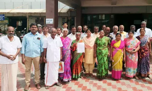 பாதாள சாக்கடை அமைக்க கோரி மேயரிடம் மனு