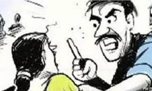 கணவர் வெளிநாட்டிற்கு சென்ற நிலையில் இளம்பெண்ணுக்கு பாலியல் தொந்தரவு