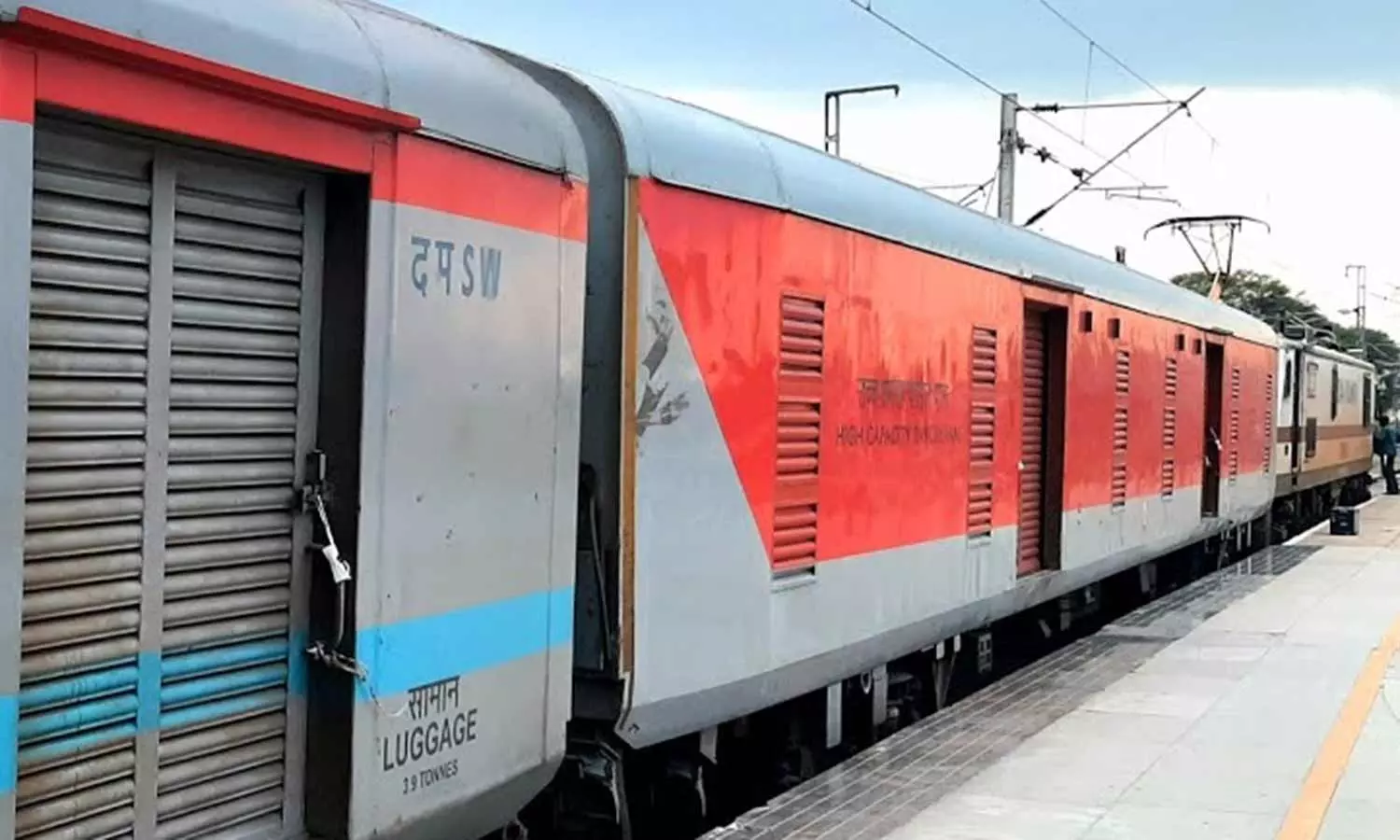 சங்கமித்ரா எக்ஸ்பிரஸ் ரெயிலில் டிக்கெட் பரிசோதகருக்கு அடி-உதை: பீகார் வாலிபர்கள் கைது சங்கமித்ரா எக்ஸ்பிரஸ் ரெயிலில் டிக்கெட் பரிசோதகருக்கு அடி-உதை: பீகார் வாலிபர்கள் கைது