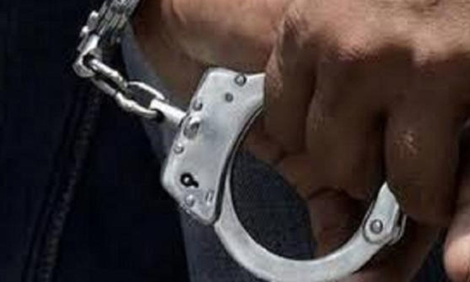 திண்டுக்கல் அருகே கைவிலங்குடன் தப்பியோடிய விசாரணை கைதிக்கு வலை