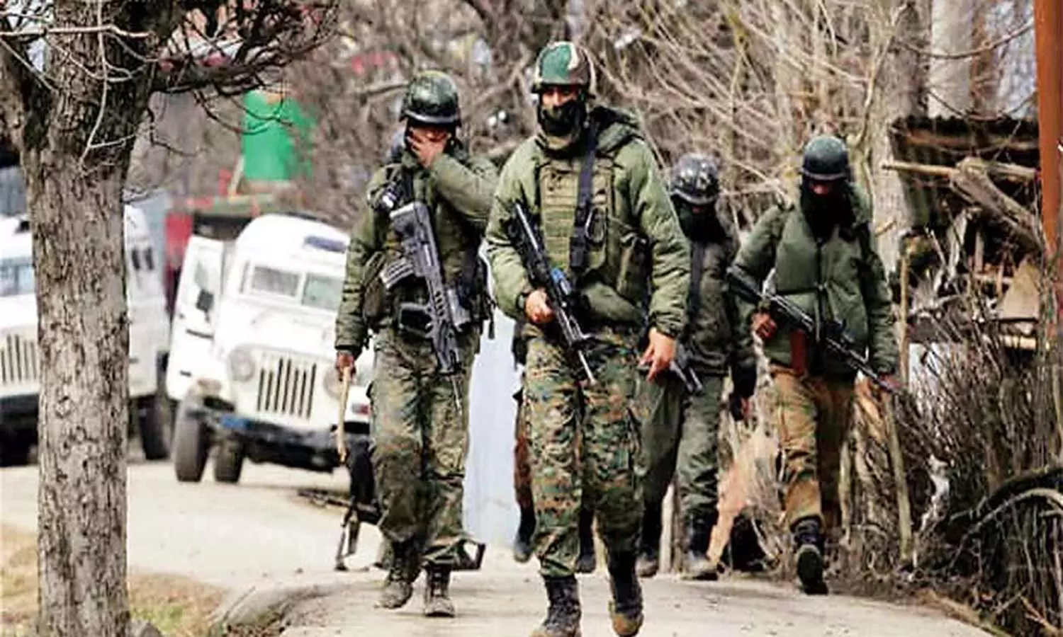 காஷ்மீரில் 8 பயங்கரவாதிகள் பிடிபட்டனர் காஷ்மீரில் 8 பயங்கரவாதிகள் பிடிபட்டனர்