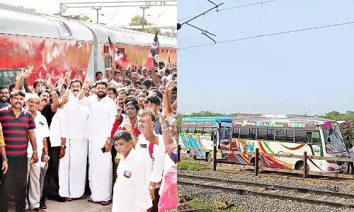 அ.தி.மு.க. மாநாட்டுக்கு திரளுகிறார்கள்: சென்னையில் இருந்து 1,300 பேருடன் மதுரை வந்தடைந்த சிறப்பு ரெயில்