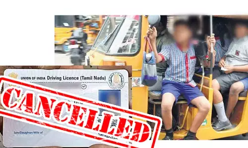 பள்ளி குழந்தைகளை அதிக அளவில் ஏற்றிச்சென்றால் ஆட்டோ உரிமம் ரத்து - வட்டார போக்குவரத்து அதிகாரி தகவல்