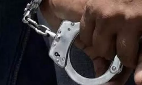 திண்டுக்கல் அருகே கைவிலங்குடன் தப்பியோடிய விசாரணை கைதிக்கு வலை