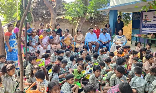 நரிக்குறவர் சமூகத்தினருடன் சுதந்திர தின கொண்டாட்டம்