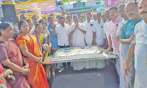 வடசேரியில் அ.தி.மு.க. மாநாடு வெற்றி பெற 51 கிலோ கேக் வெட்டி கொண்டாட்டம்