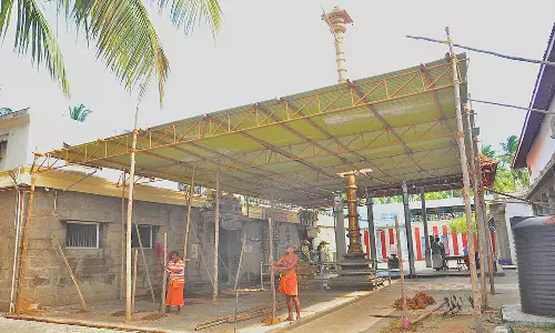 நாகராஜா கோவிலில் பந்தல் அமைக்கும் பணி தீவிரம்