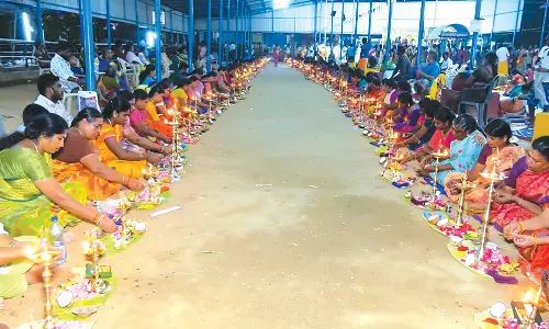 நாகைய நல்லூர், மேய்க்கல் நாயக்கன்பட்டி பதினெட்டாம்படி கருப்பசாமி கோவிலில் 1008 விளக்குபூஜை