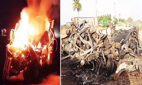 லாரி- ஆம்புலன்ஸ் மோதி விபத்து; 7 பேர் படுகாயம்