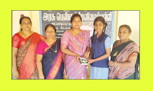 அரசு பள்ளி மாணவ-மாணவிகளுக்கு  இலவச திருக்குறள் புத்தகம்