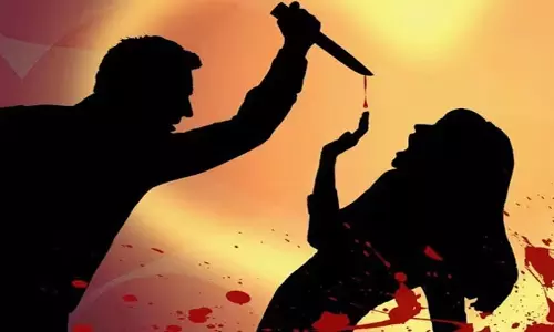 மனைவியை கத்தியால் குத்திய கணவன் கைது