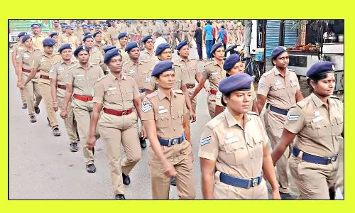 போலீஸ் அணிவகுப்பு