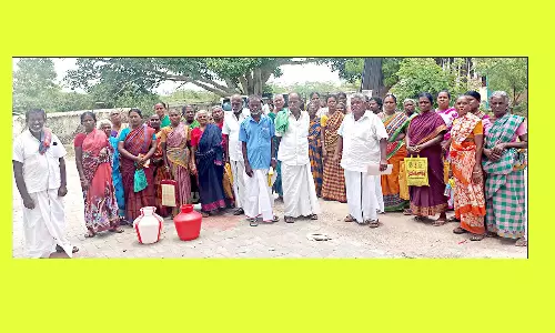 காலி குடங்களுடன் பொதுமக்கள் யூனியன் அலுவலகத்தில் முற்றுகை