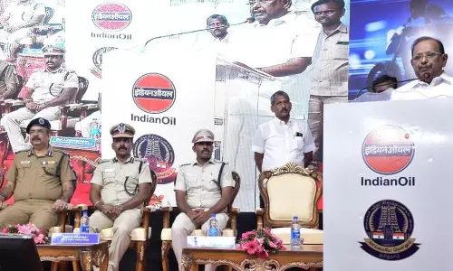 மதுரை மத்திய சிறை கைதிகளால் நடத்தப்படும் பெட்ரோல் விற்பனை நிலையம்