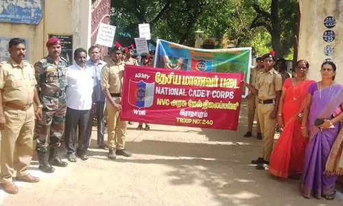 ராதாபுரத்தில் அரசுப்பள்ளி மாணவர்கள் விழிப்புணர்வு பேரணி