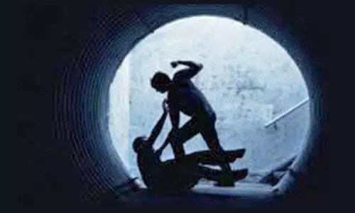 களக்காடு அருகே வாலிபர் மீது தாக்குதல்