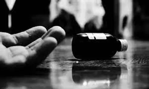 இளம்பெண் விஷம் குடித்து தற்கொலை