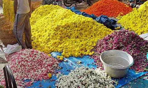 சத்தியமங்கலம் மார்க்கெட்டில் பூக்கள் விலை உயர்வு