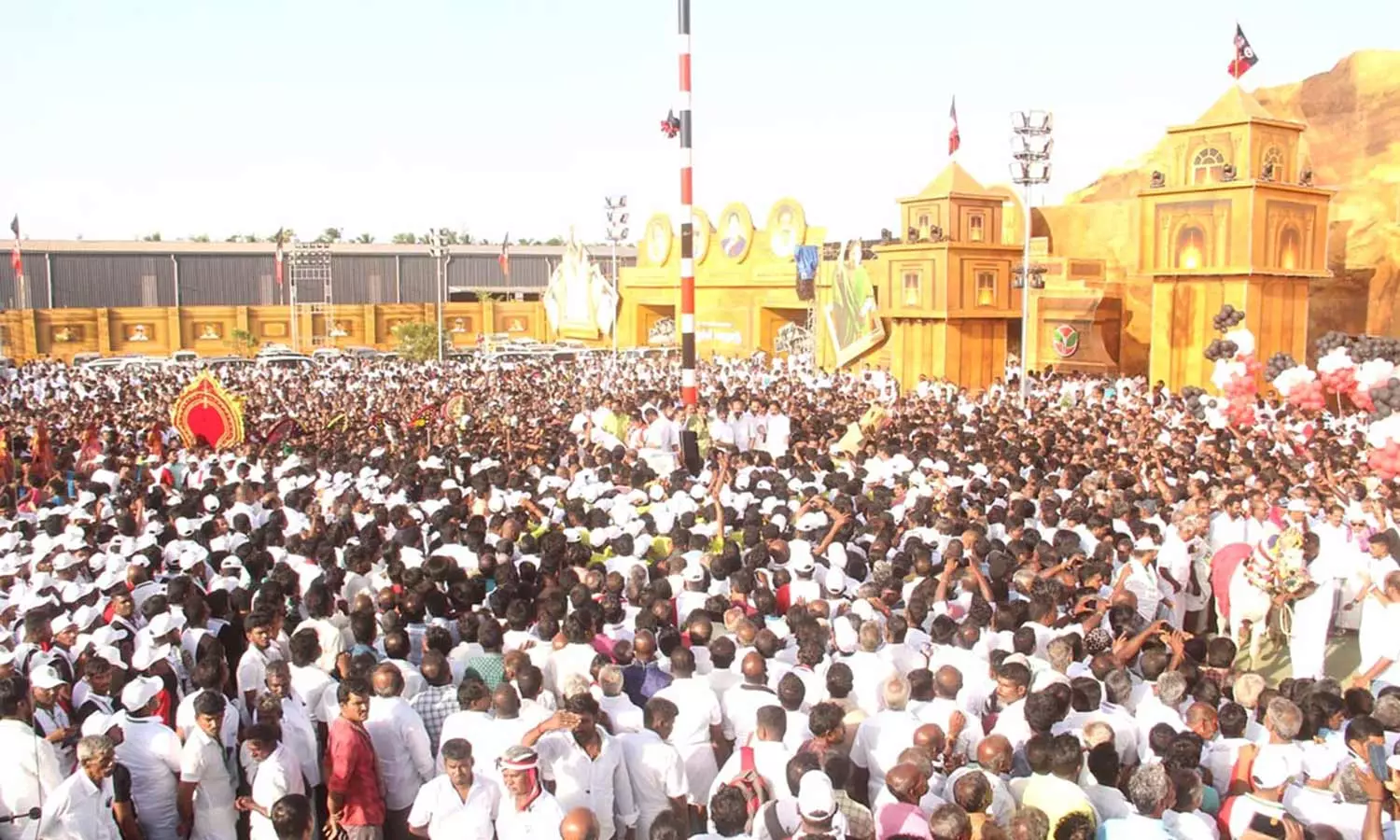 சித்திரை திருவிழாவை மிஞ்சிய அ.தி.மு.க. மாநாட்டு கூட்டம்