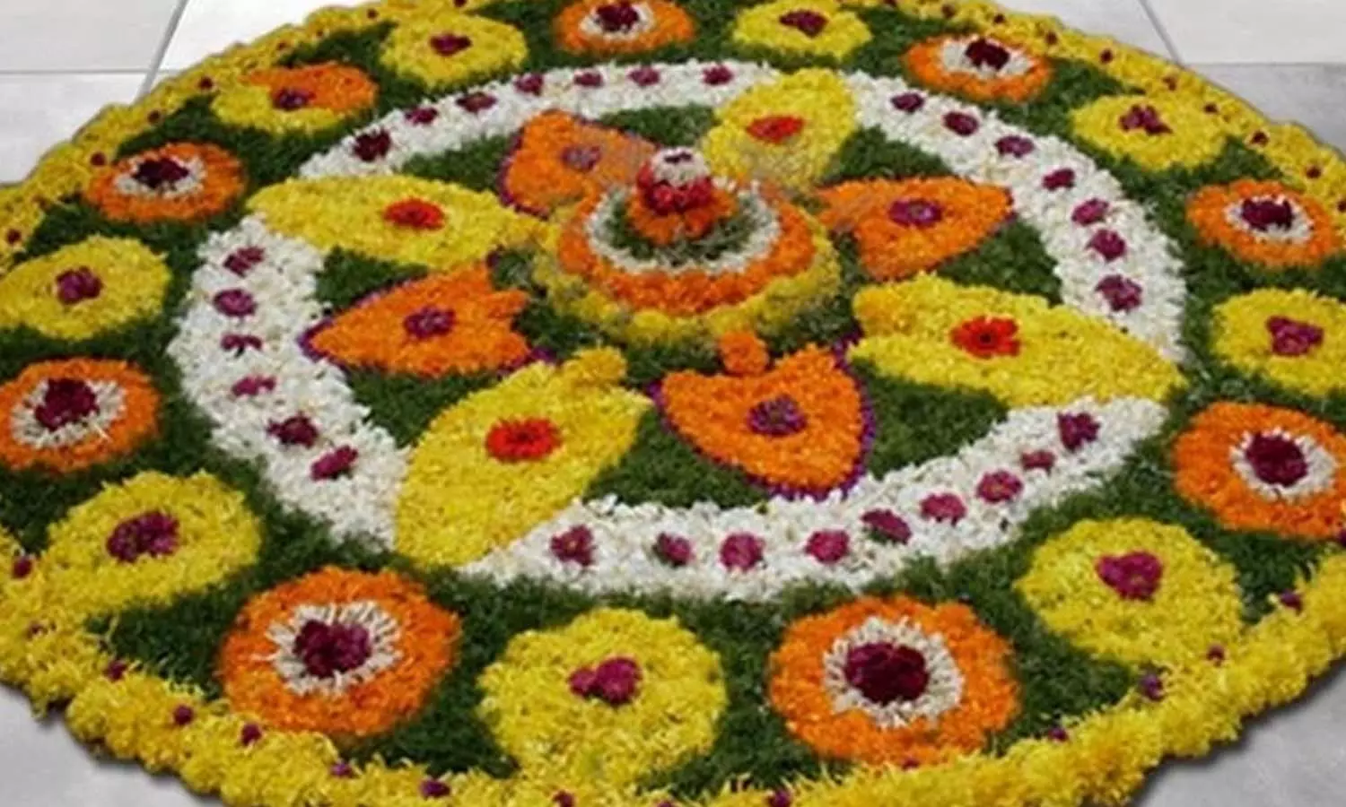 ஓணம் பண்டிகை கொண்டாட்டம் இன்று தொடக்கம்: வீடுகளில் அத்தப்பூ கோலமிட்டு மக்கள் மகிழ்ச்சி