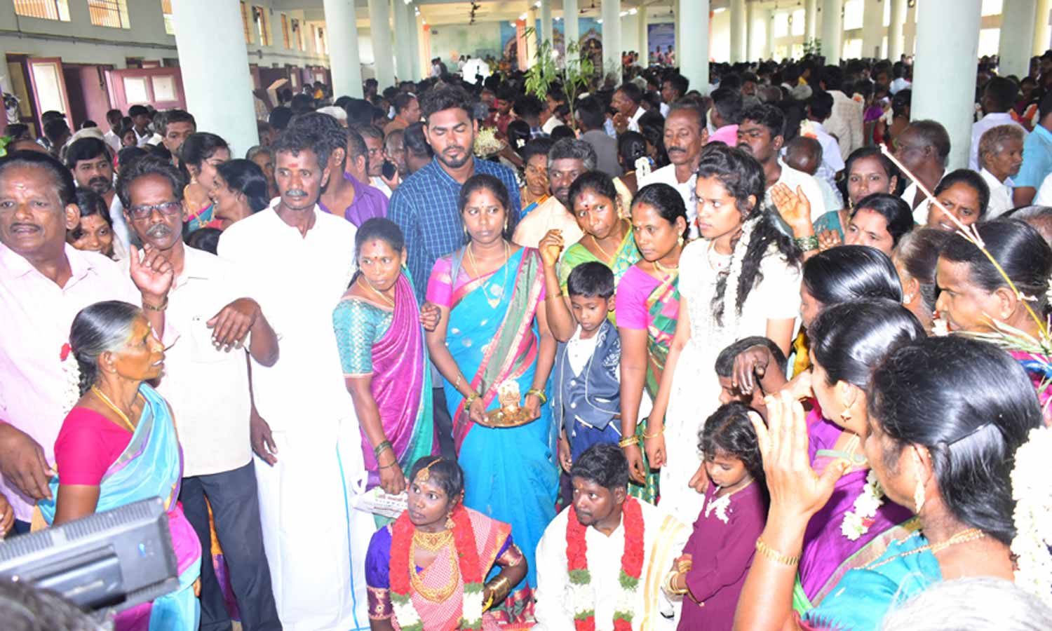 கடலூர் திருவந்திபுரம் கோவிலில் ஒரே நாளில் 95 திருமணங்கள்- கடும் போக்குவரத்து நெரிசல்
