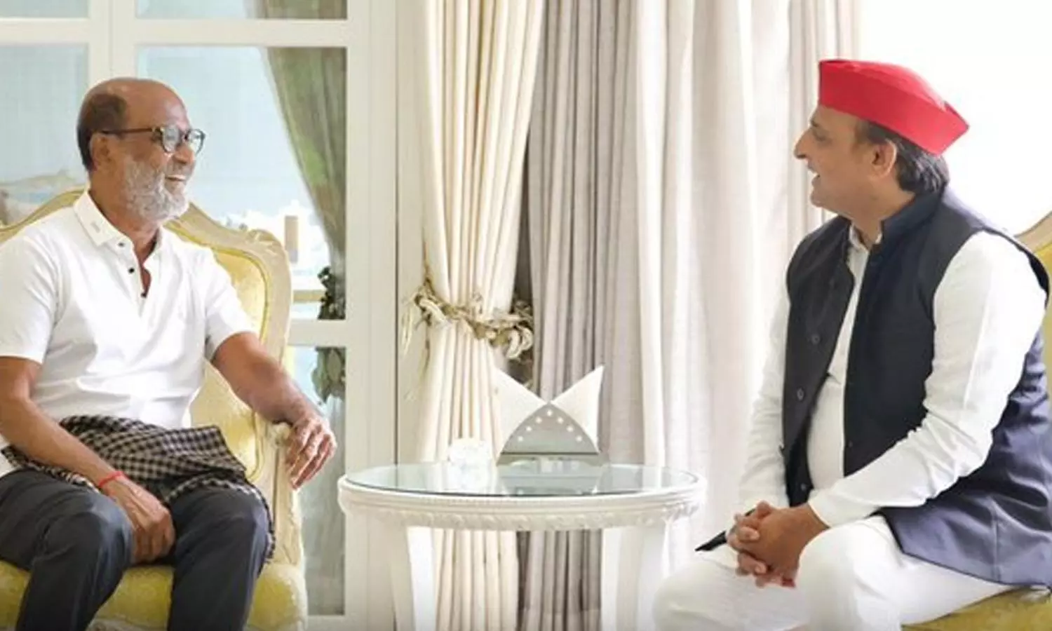 அகிலேஷ் யாதவை சந்தித்தார் ரஜினிகாந்த் அகிலேஷ் யாதவை சந்தித்தார் ரஜினிகாந்த்