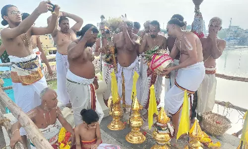 திருவள்ளூர் லட்சுமி வராஹன் கோவில் கும்பாபிஷேகம்- பக்தர்கள் குவிந்தனர்