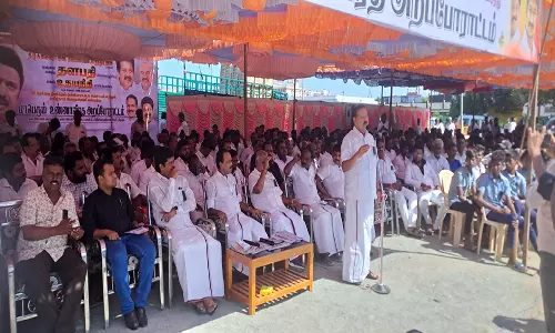 நீட் தேர்வை கண்டித்து விழுப்புரத்தில் தி.மு.க.வினர் உண்ணாவிரதம்:அமைச்சர்கள் பொன்முடி, செஞ்சி மஸ்தான் பங்கேற்பு