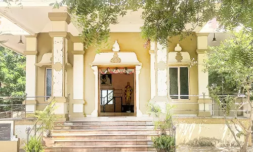 பாவாணர் மணிமண்டபத்தில் கண்காணிப்பு கேமராக்கள் உடனடியாக பொருத்த கோரிக்கை