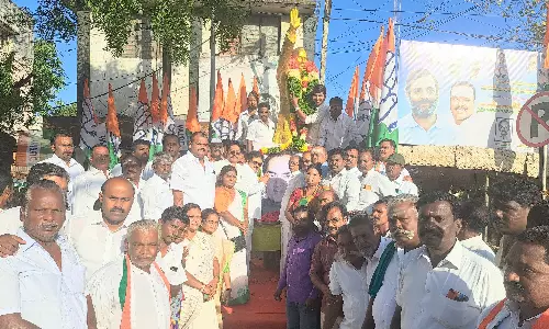 ராஜீவ்காந்தி சிலைக்கு திருநாவுக்கரசர் எம்.பி. மாலை அணிவித்து மரியாதை