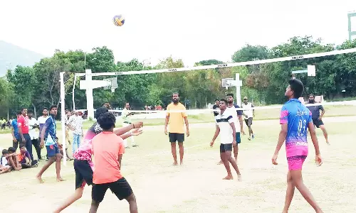 ஜோலார்பேட்டை சிறு விளையாட்டு அரங்கில் கிராமிய விளையாட்டு போட்டி