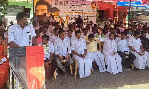 திருச்சியில் தி.மு.க.வினர் உண்ணாவிரதம்