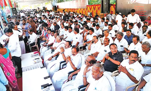 சேலத்தில் நீட் தேர்வு ரத்து செய்யக் கோரி தி.மு.க. உண்ணாவிரத போராட்டம்