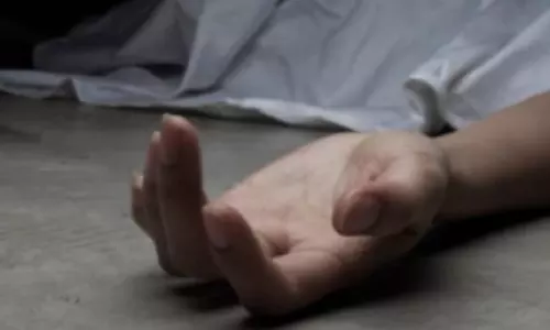 வேன் மோதி சாலையை கடந்தவர் பலி