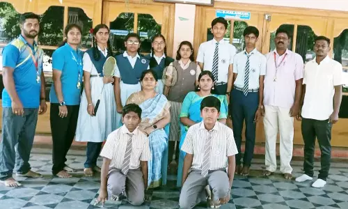 ஊத்தங்கரை அதியமான் பள்ளி   மாணவர்கள் இறகுபந்து போட்டியில் சாதனை